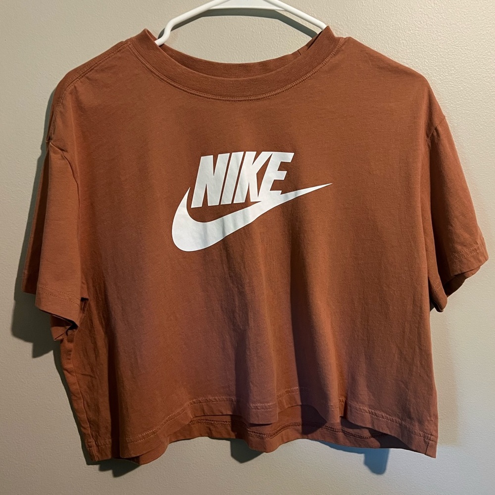 Cropped Nike Tee